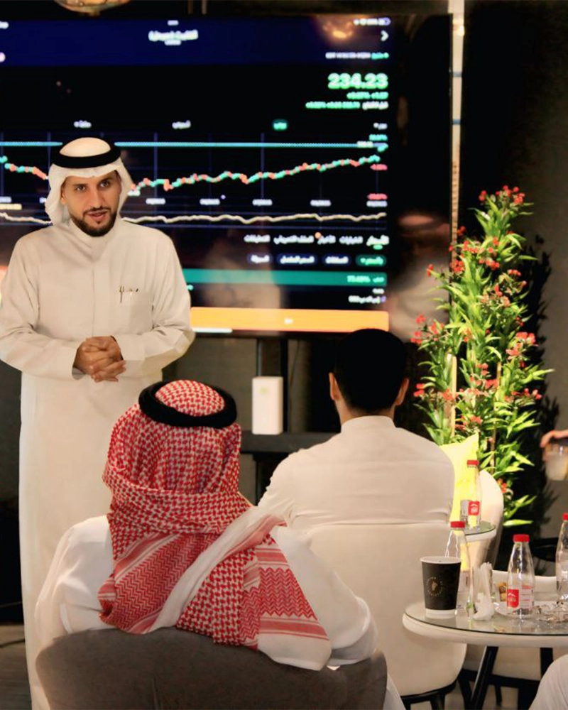 أبو رسيل الثقفي في جلسة ثقافية حصرية مع أعضاء القناة التعليمية الخاصة