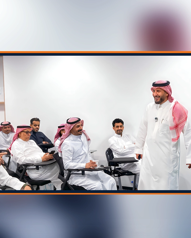 من لقاء المستشار عبد الله الثقفي بالحضور