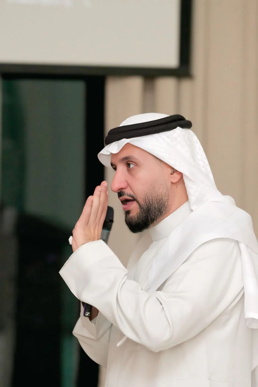 المستشار ابو رسيل الثقفي دورة في التحليل الفني في أبها